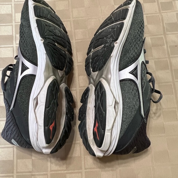Mizuno Waver Rider 23 Running Shoes Women Size 10 Gray Black J1GD190349 EUC 2019 - Picture 2 of 5